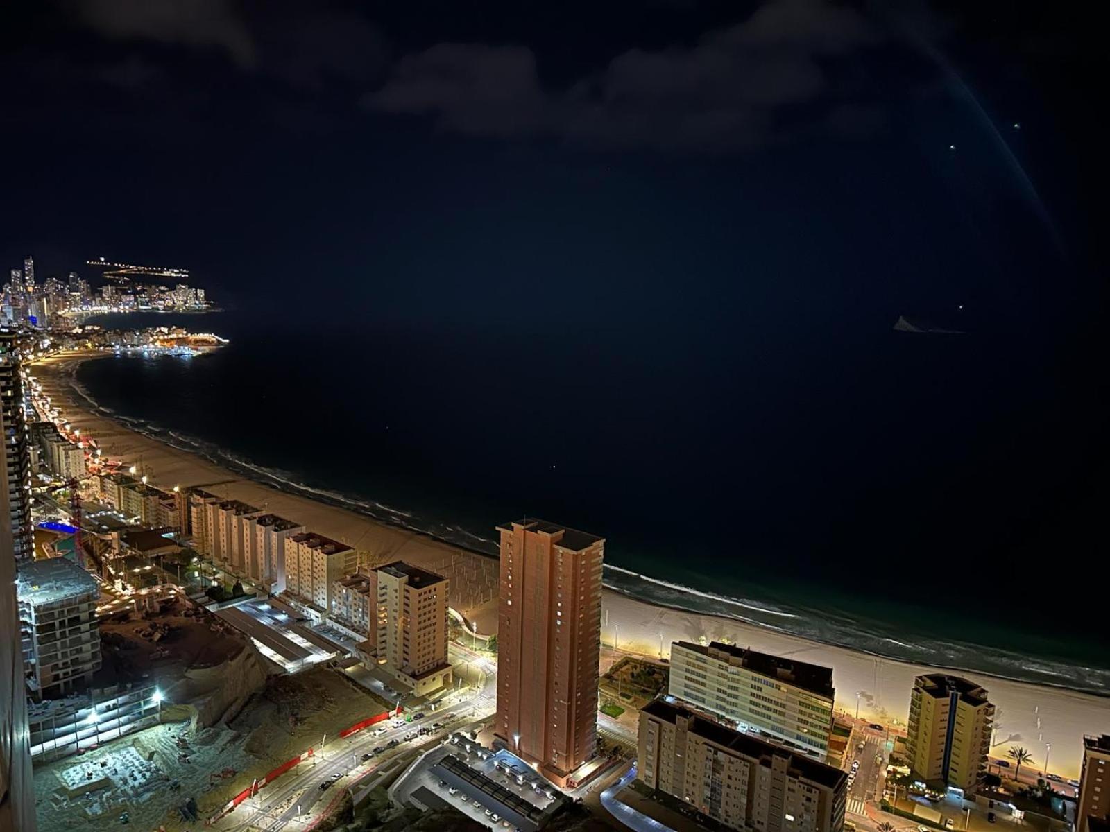 Floor 32! Intempo Luxury Apartment Benidorm Bagian luar foto
