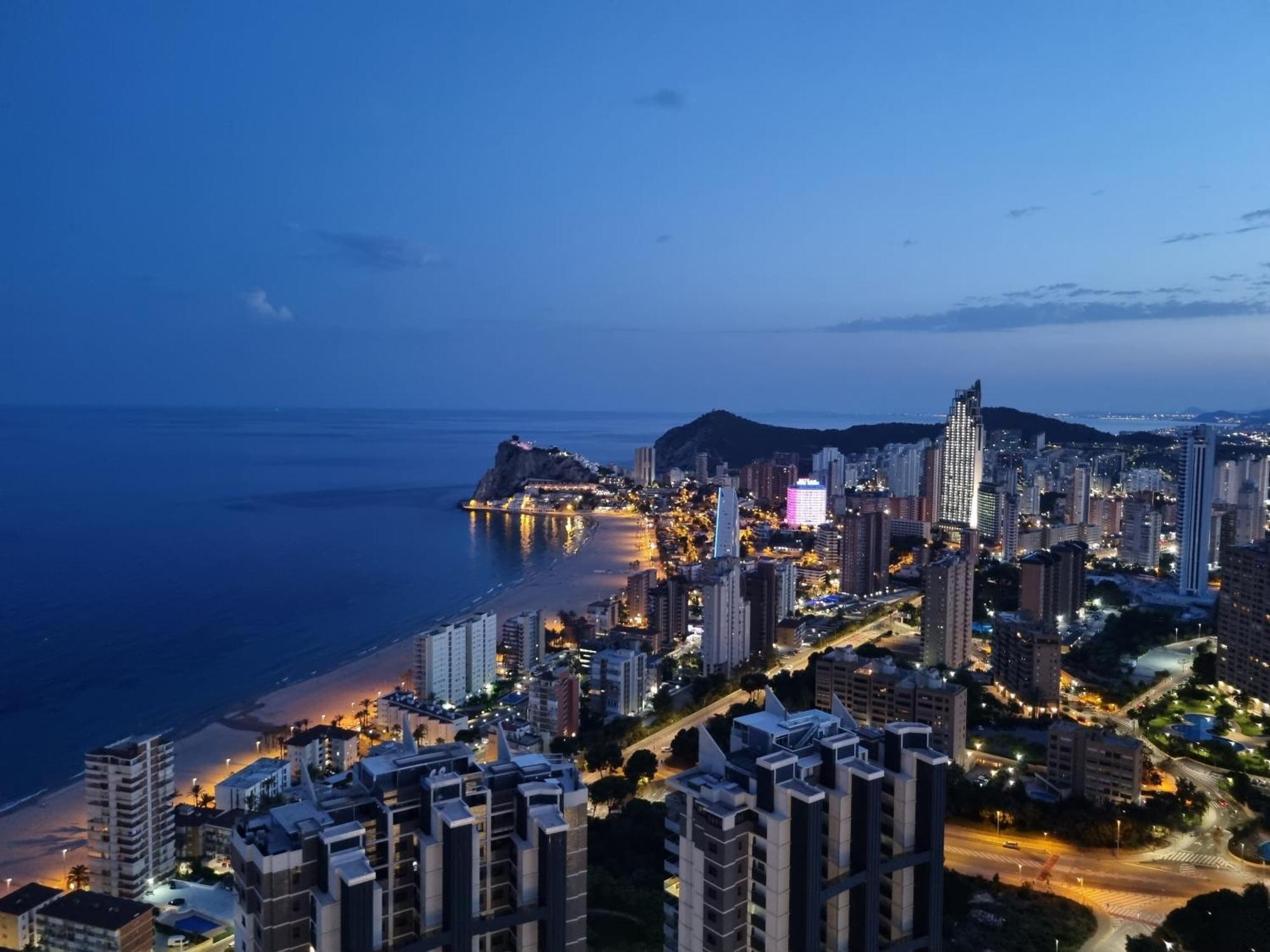 Floor 32! Intempo Luxury Apartment Benidorm Bagian luar foto